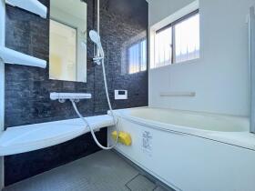 ●桑名市大字能部字南貝戸　中古一戸建て