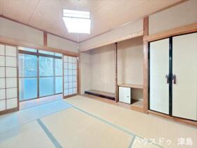 愛西市大野山町元余代　中古一戸建て