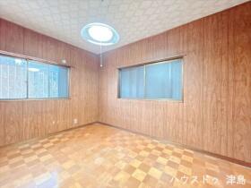 愛西市大野山町元余代　中古一戸建て