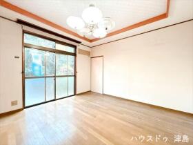 愛西市大野山町元余代　中古一戸建て