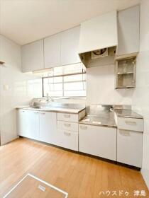 愛西市大野山町元余代　中古一戸建て