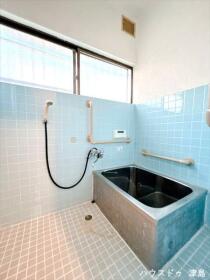 愛西市大野山町元余代　中古一戸建て