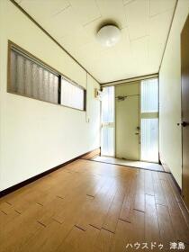 ●津島市唐臼町油田　中古一戸建て