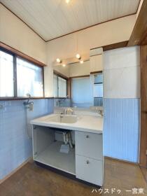 ●あま市西今宿六反地一　中古一戸建て