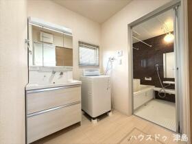 ●愛西市渕高町蔭島　中古一戸建て