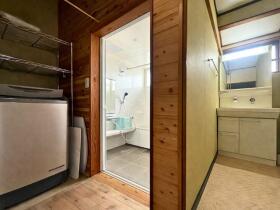 ●いなべ市員弁町東一色字丁田浦　中古一戸建て