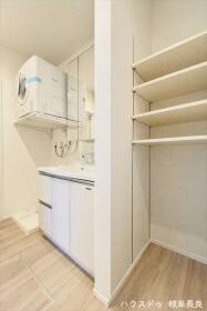 プレサンスアージュ岐阜羽衣町　全1棟　新築一戸建て