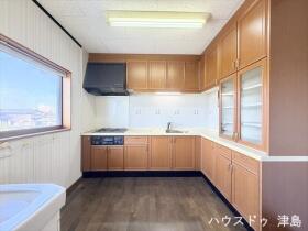●愛西市善太新田町十割上　中古一戸建て
