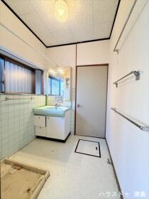 ●愛西市善太新田町十割上　中古一戸建て
