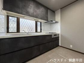 鈴鹿市岸岡町　中古一戸建て