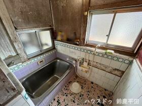 ●鈴鹿市若松北2丁目　中古一戸建て