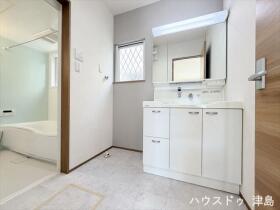 ●津島市愛宕町8丁目　中古一戸建て