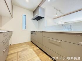 岐阜市西荘1丁目　全2棟　B棟　新築一戸建て