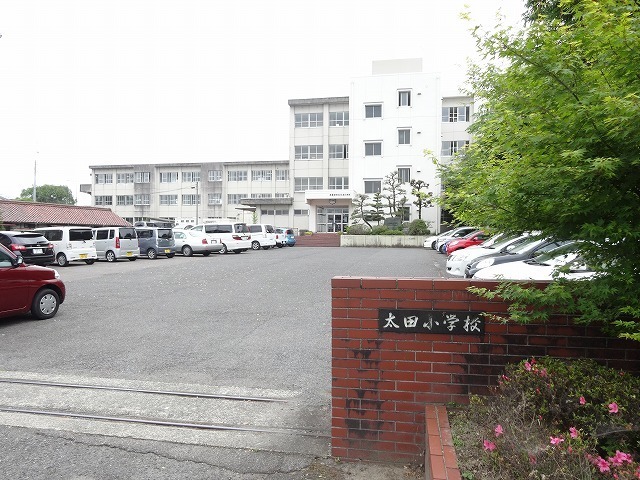 小学校徒歩25分(約2000m)