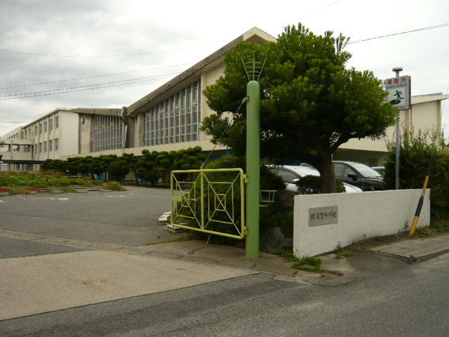 中学校徒歩28分(約2240m)